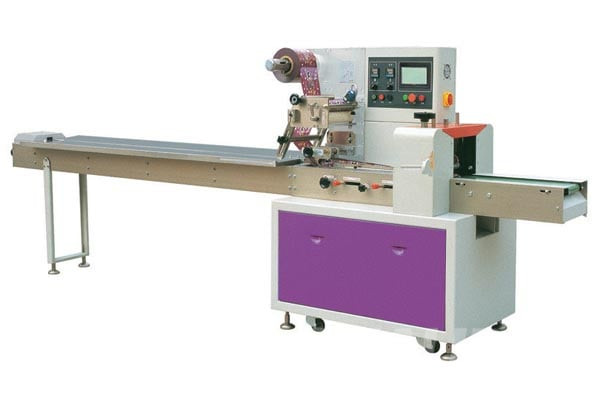 Flow wrapping machine